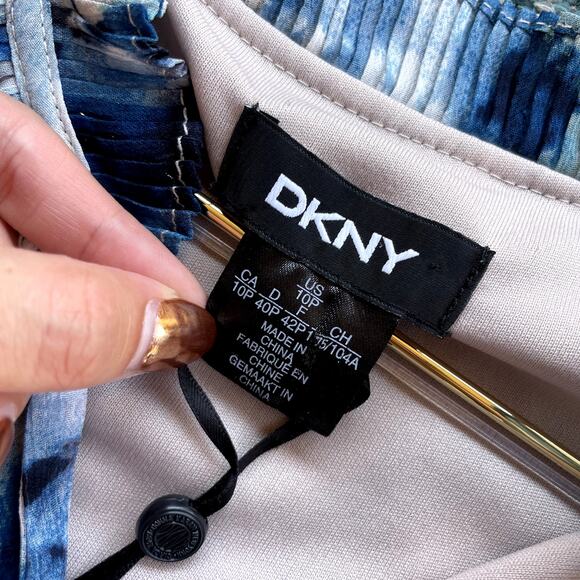 DKNY Blue White Tie Dye Pleated Short Sleeve Shift Dress - Size 10P - Picture 5 of 8